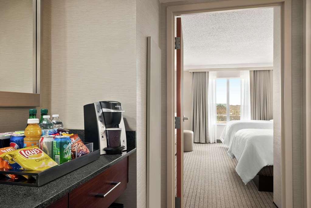 Hotel Embassy By Hilton Columbus 4*