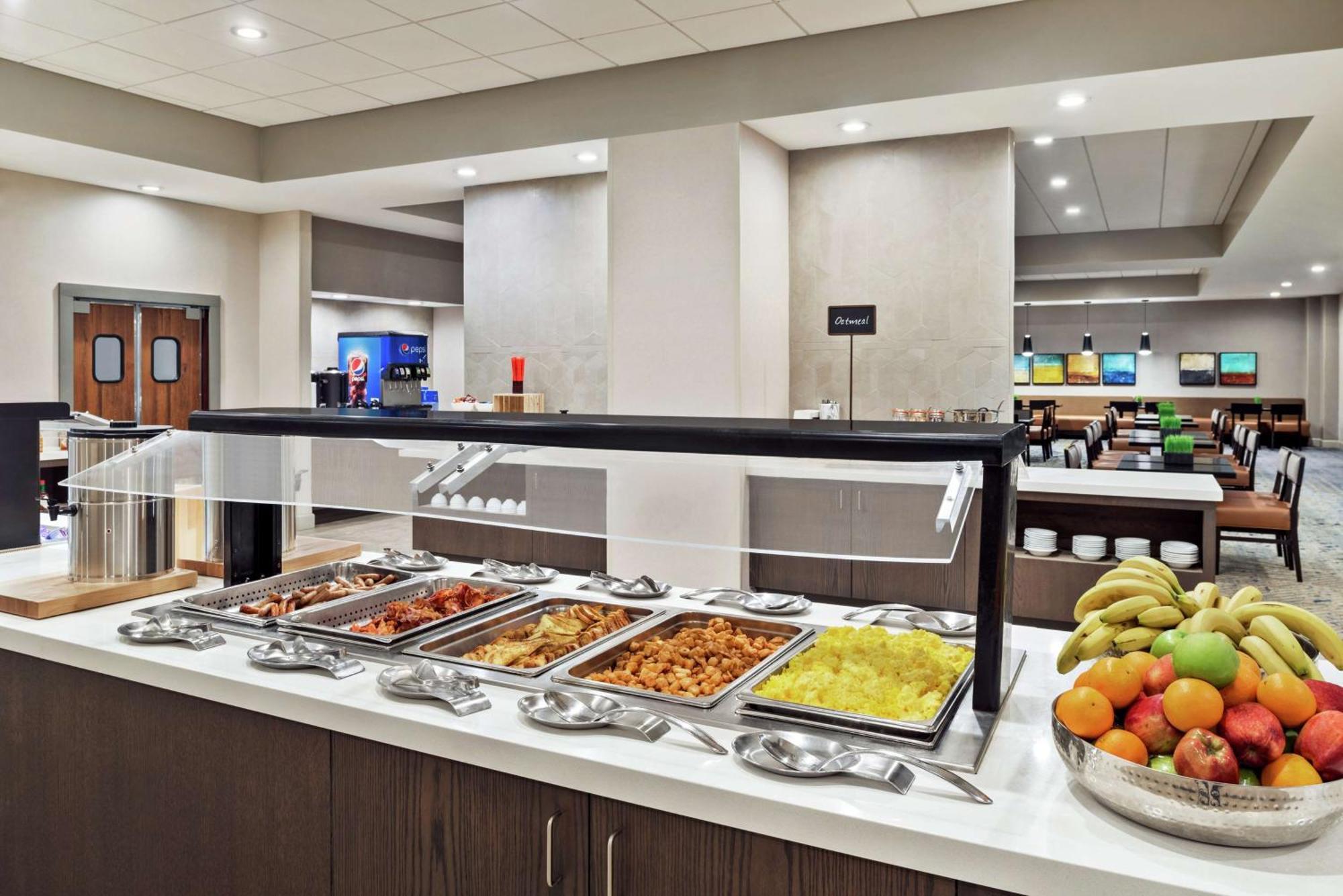 Hotel Embassy By Hilton Columbus 4*