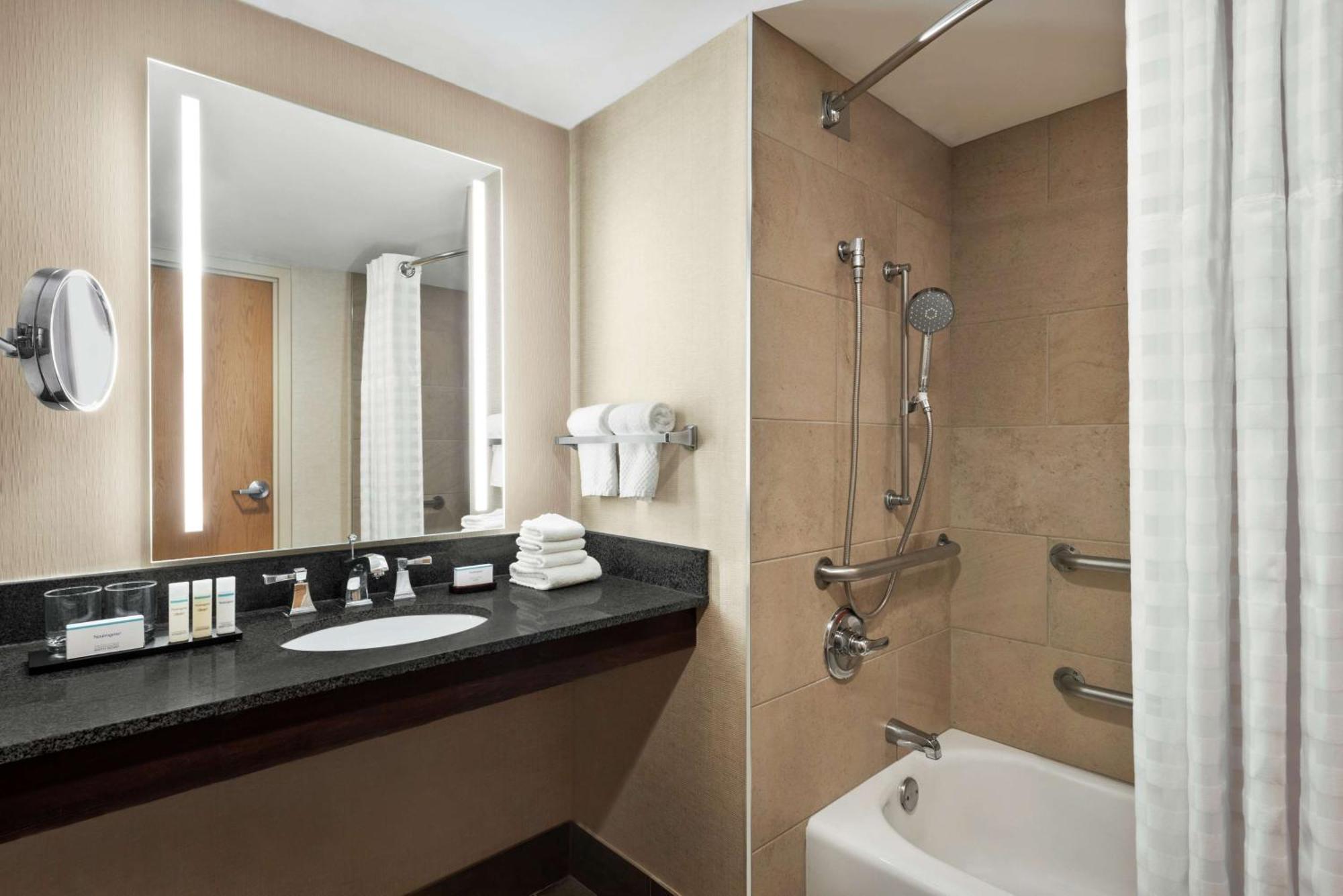 Embassy By Hilton Columbus 4* Dublin